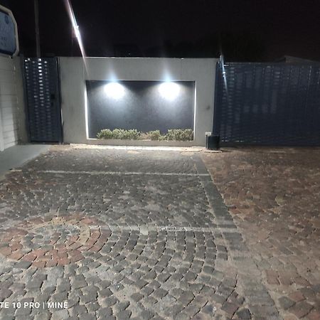 The Croc Guest House Спрингс Екстериор снимка