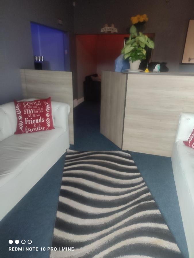 The Croc Guest House Спрингс Екстериор снимка