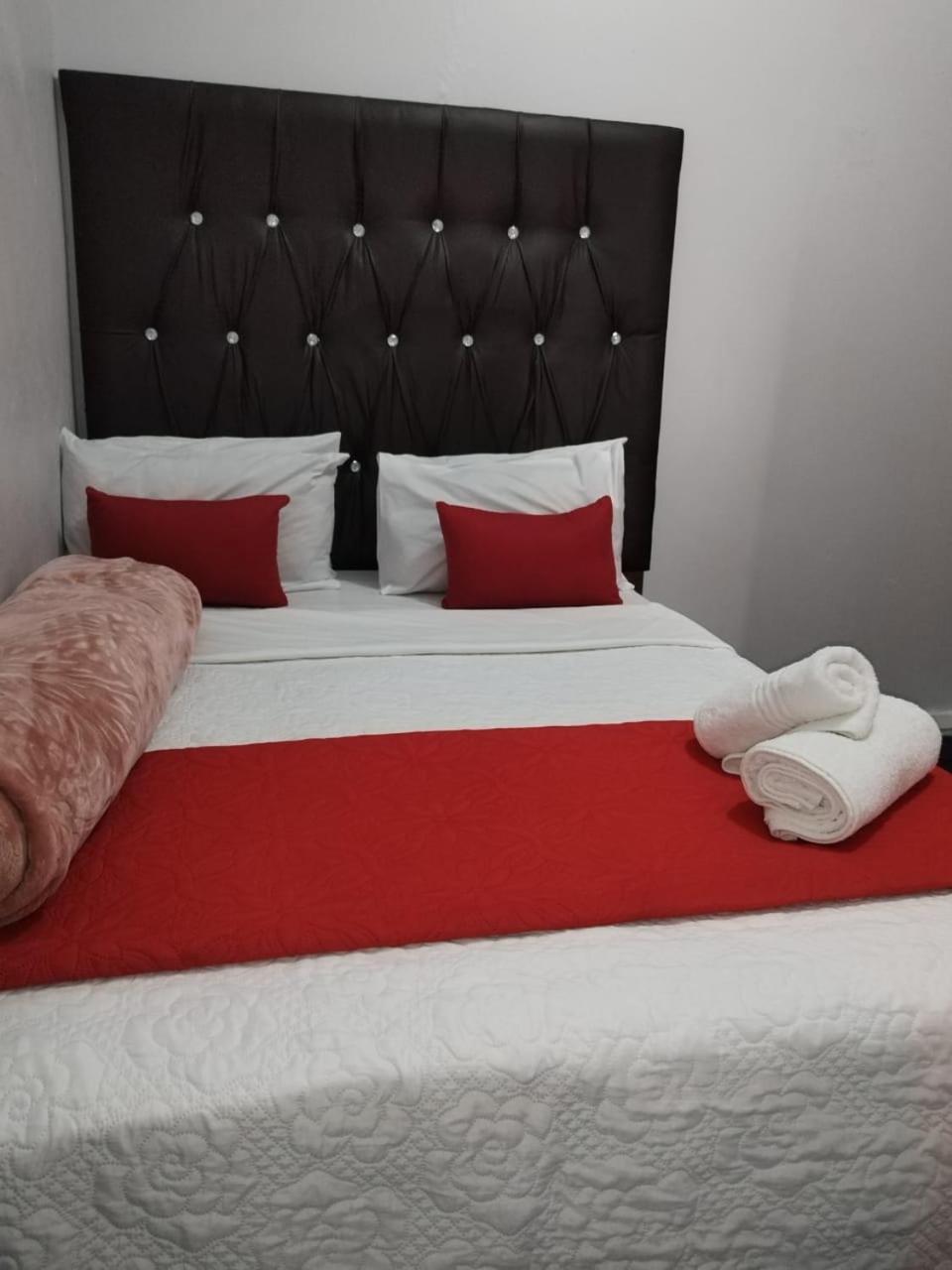 The Croc Guest House Спрингс Екстериор снимка