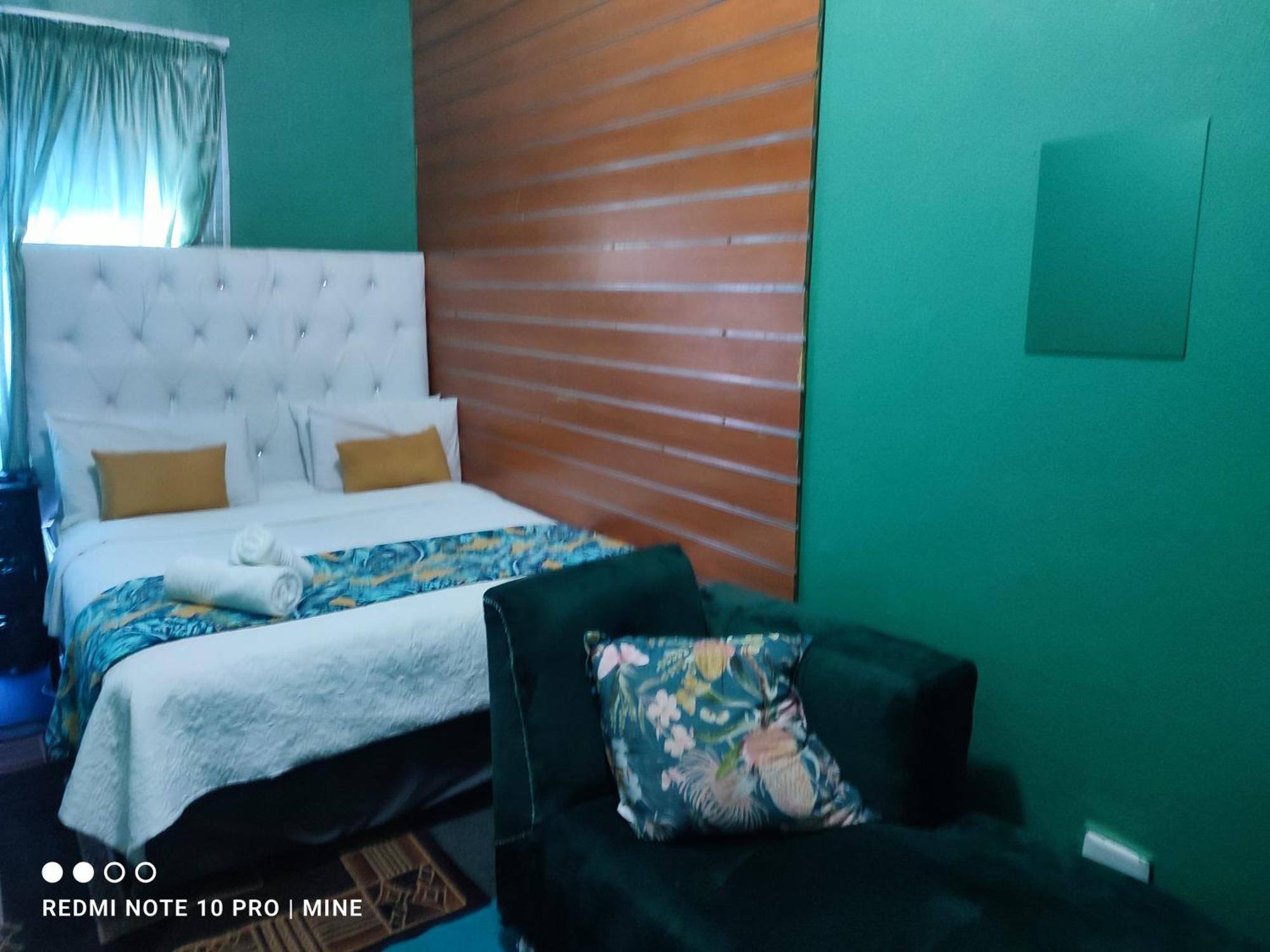 The Croc Guest House Спрингс Екстериор снимка