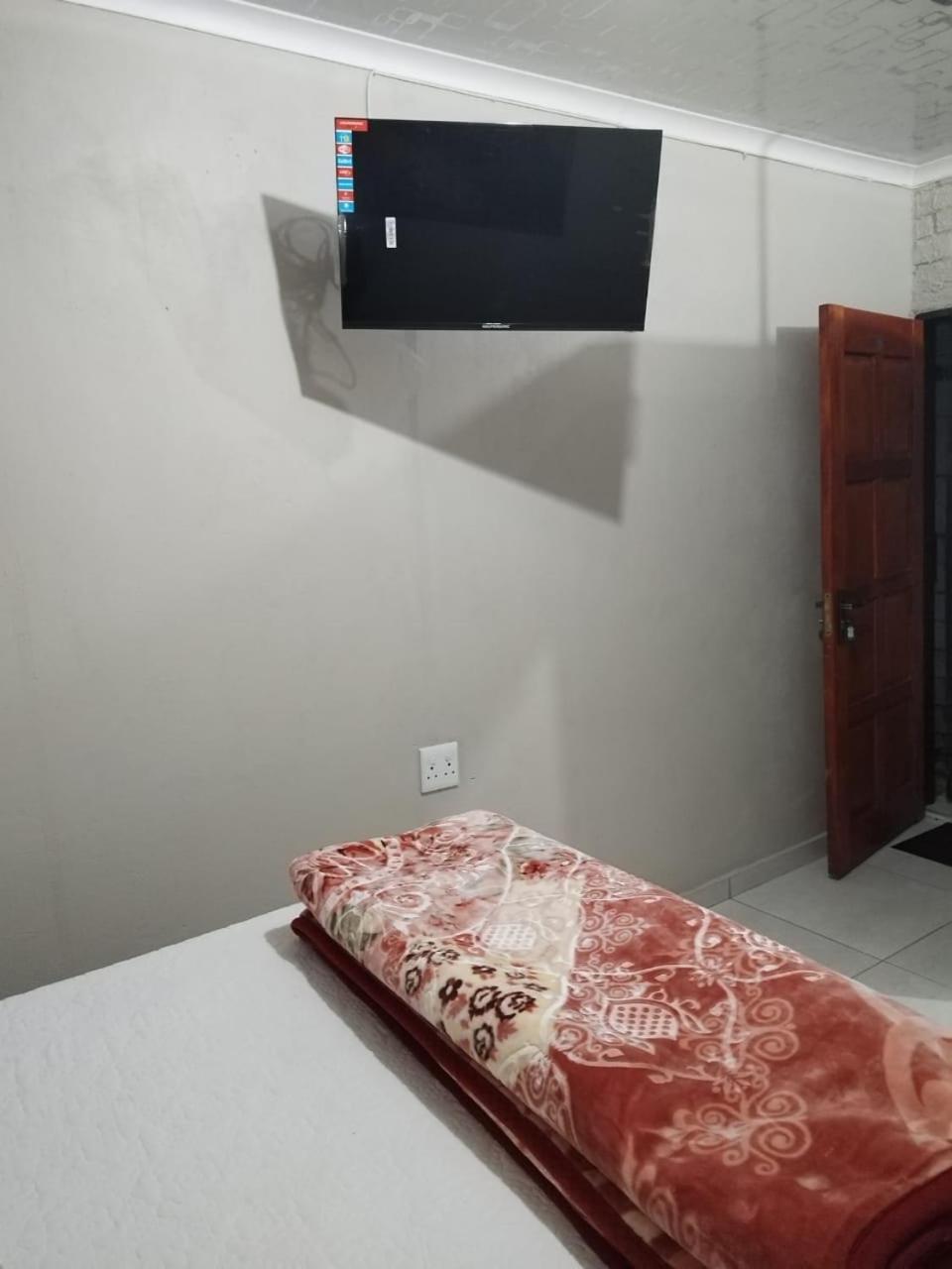 The Croc Guest House Спрингс Екстериор снимка