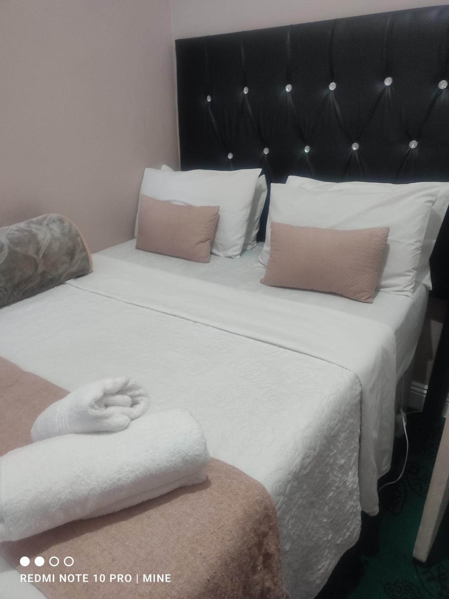 The Croc Guest House Спрингс Екстериор снимка