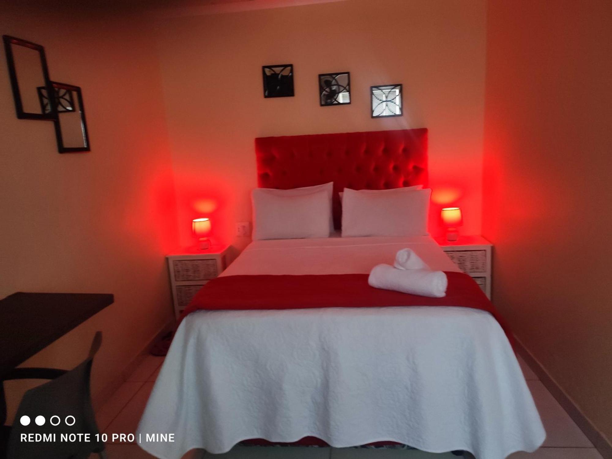 The Croc Guest House Спрингс Екстериор снимка